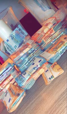 Achetez de la fausse monnaie qui a l'air vraie.