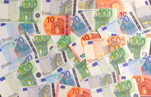 Maîtriser la fausse monnaie réaliste